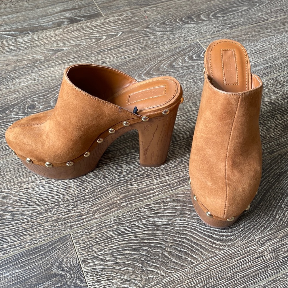 [NWOT] FOREVER 21 — Brown Suede Heels
